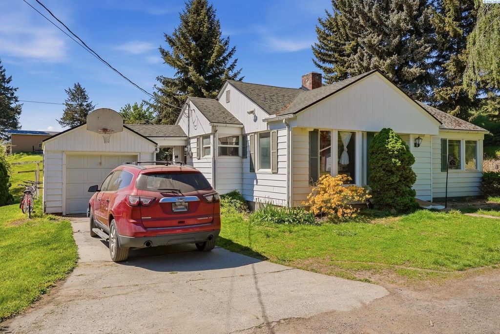 Photo of 905 W Union St, Garfield, WA 99130 (MLS # 292944)