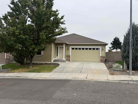 Photo of 5702 W 23rd Ave, Kennewick, WA 99338 (MLS # 287850)