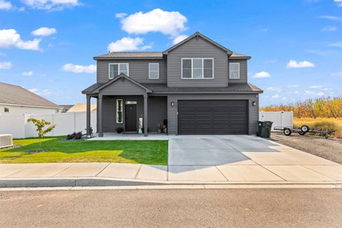 Photo of 504 Pearl Ave, Grandview, WA 98930 (MLS # 287797)