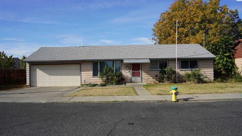Photo of 615 S 14th St, Sunnyside, WA 98944 (MLS # 288435)