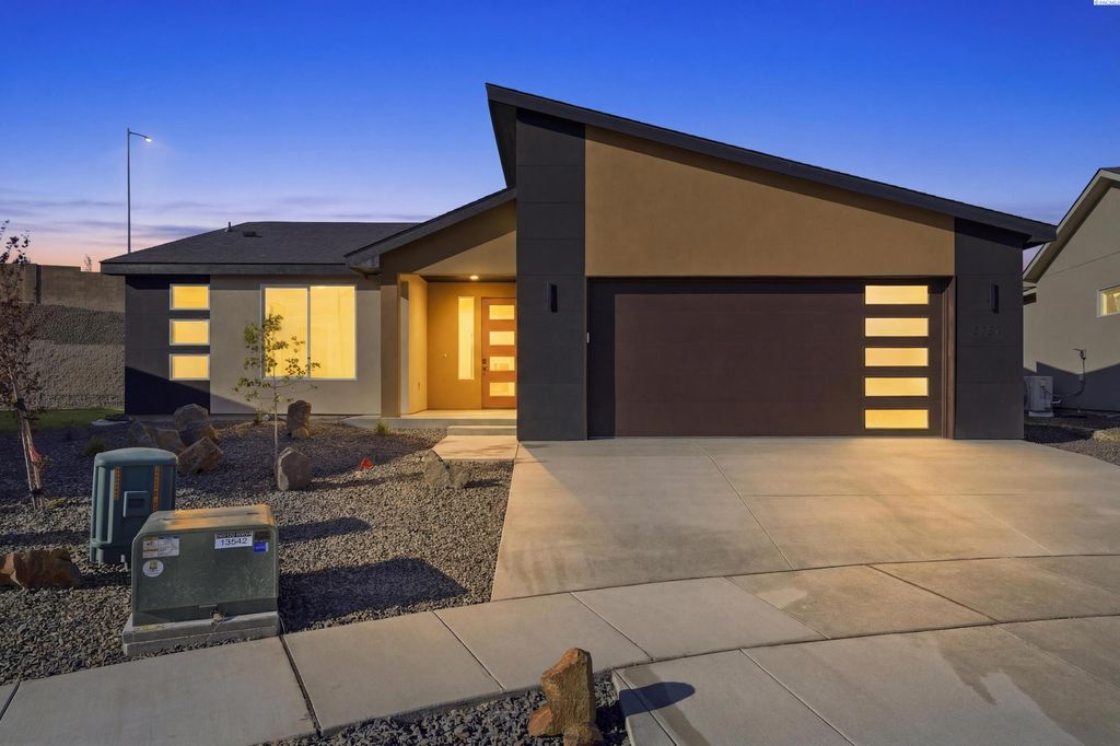 Photo of 3757 Nuthatch St, Richland, WA 99352 (MLS # 291924)