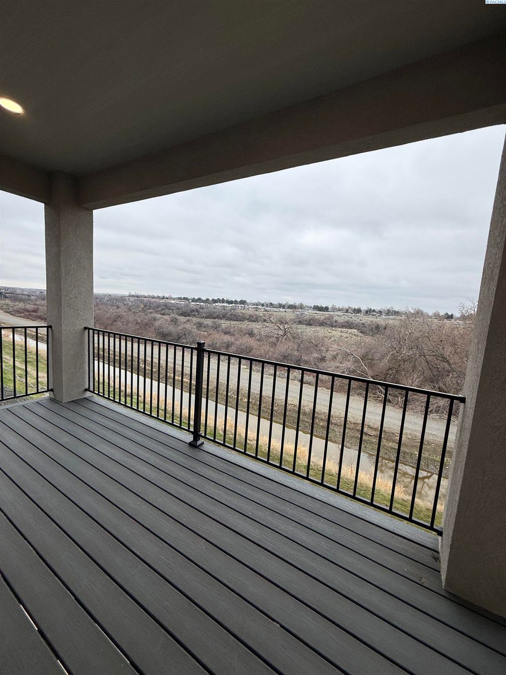 Photo of 811 Rio Vista Loop #Lot27, Richland, WA 99352 (MLS # 290225)