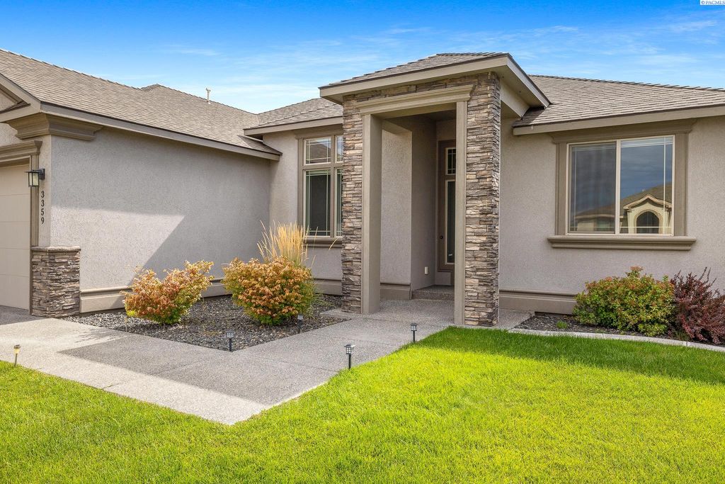 Photo of 3359 Village Pkwy, Richland, WA 99354 (MLS # 289863)