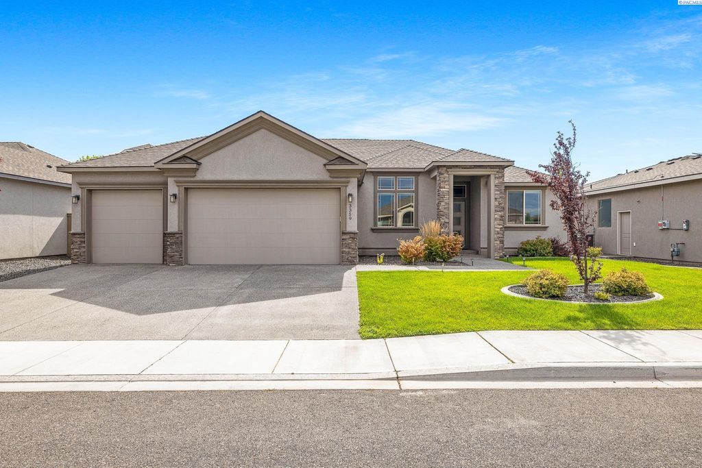 Photo of 3359 Village Pkwy, Richland, WA 99354 (MLS # 289863)