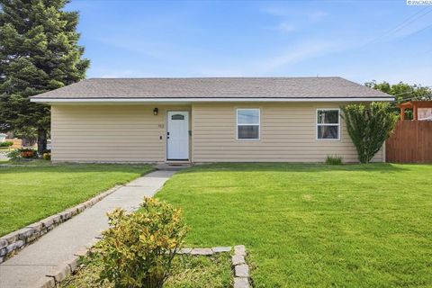 Photo of 912 Cottonwood Drive, Richland, WA 99352 (MLS # 293676)