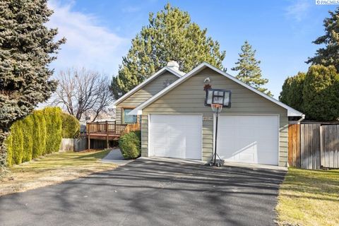 Photo of 2319 S Garfield St, Kennewick, WA 99337 (MLS # 286630)