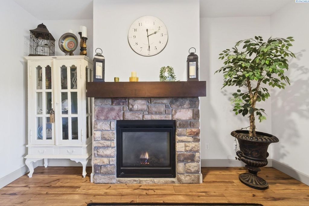 Photo of 9712 Kokanee Dr, Pasco, WA 99301 (MLS # 290313)