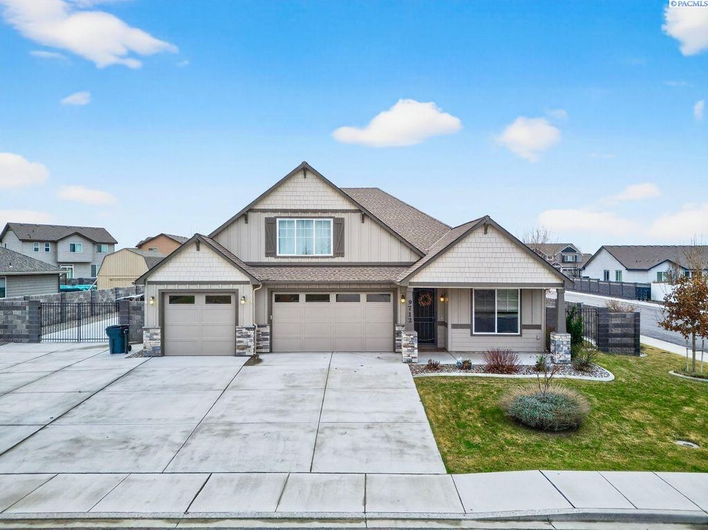 Photo of 9712 Kokanee Dr, Pasco, WA 99301 (MLS # 290313)