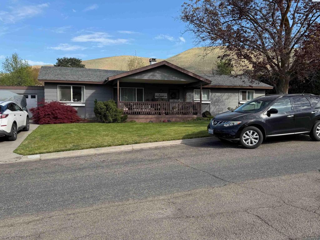 Photo of 1336 Scenic Dr, Prosser, WA 99350 (MLS # 292350)