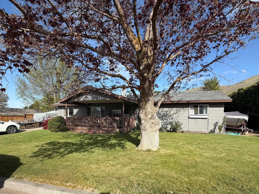 Photo of 1336 Scenic Dr, Prosser, WA 99350 (MLS # 292350)
