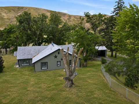 Photo of 259 Highway 12, Pomeroy, WA 99347 (MLS # 294247)