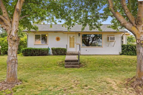 Photo of 1721 3rd Street, Lewiston, ID 83501 (MLS # 294423)
