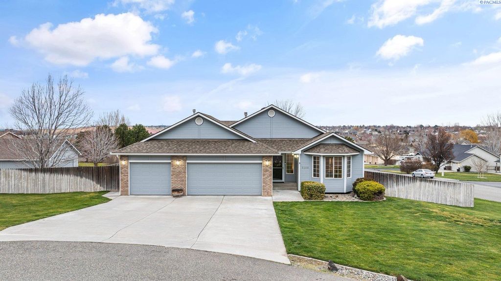 Photo of 6100 Balsam Ct, West Richland, WA 99353 (MLS # 290011)