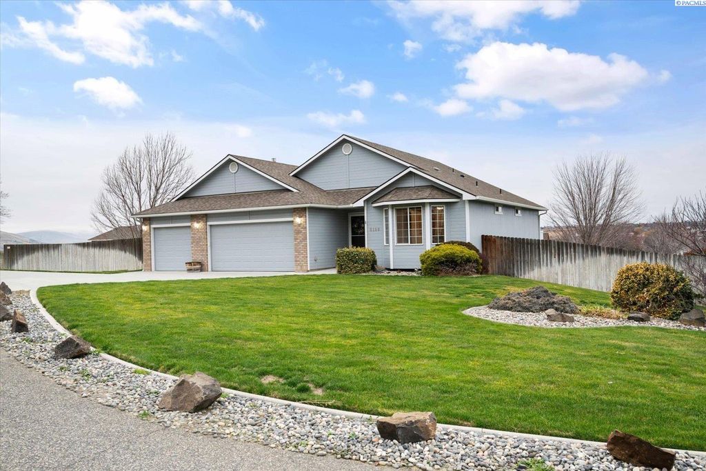 Photo of 6100 Balsam Ct, West Richland, WA 99353 (MLS # 290011)