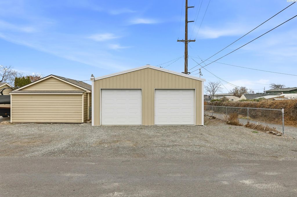 Photo of 1204 N Neel Loop, Kennewick, WA 99336 (MLS # 289321)
