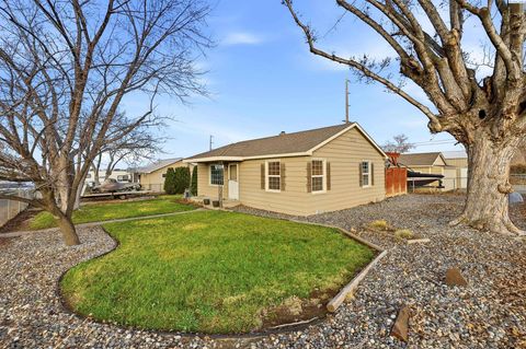 Photo of 1204 N Neel Loop, Kennewick, WA 99336 (MLS # 289321)