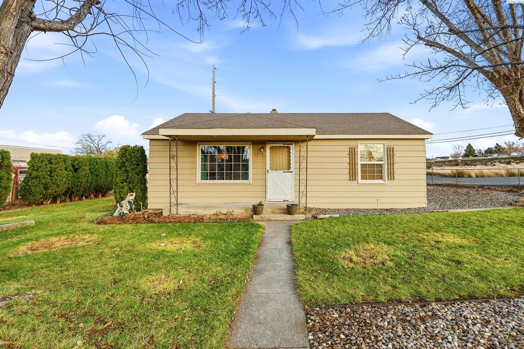 Photo of 1204 N Neel Loop, Kennewick, WA 99336 (MLS # 289321)