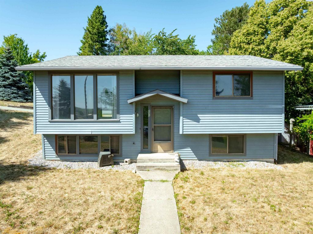 Photo of 231 NW Sunrise Dr, Pullman, WA 99163 (MLS # 286034)
