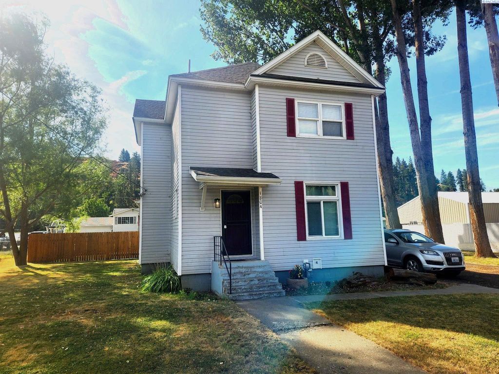 Photo of 1804 Cedar St, Colfax, WA 99111 (MLS # 290752)