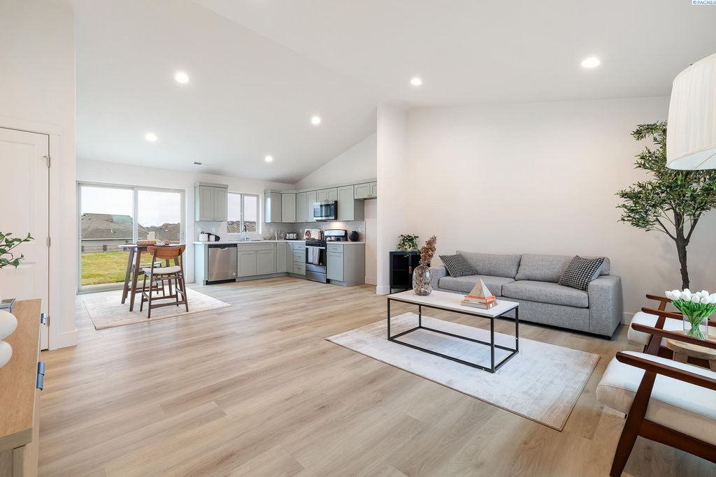 Photo of 3043 S Quay St, Kennewick, WA 99338 (MLS # 291396)