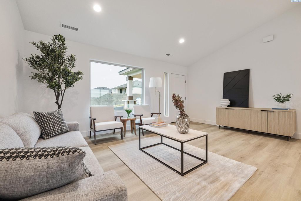 Photo of 3043 S Quay St, Kennewick, WA 99338 (MLS # 291396)