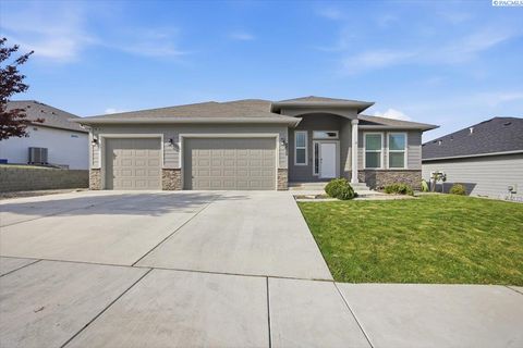 Photo of 2652 W 44th Pl, Kennewick, WA 99337 (MLS # 292556)