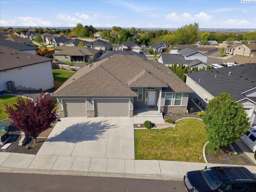 Photo of 2652 W 44th Pl, Kennewick, WA 99337 (MLS # 292556)