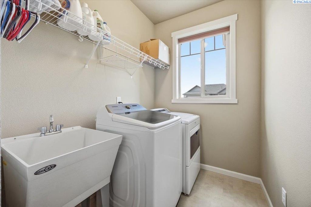 Photo of 3919 Charleston Ln, Pasco, WA 99301 (MLS # 291192)