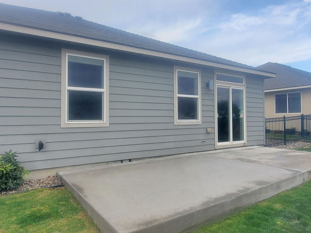 Photo of 2668 Sandpiper Loop, Richland, WA 99352 (MLS # 292120)