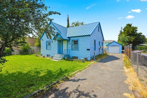 Photo of 1410 3rd Avenue, Yakima, WA 98902 (MLS # 295079)