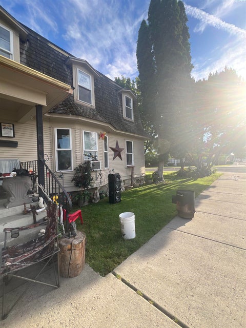 Photo of 200 E 3rd St, Grandview, WA 98930 (MLS # 295071)