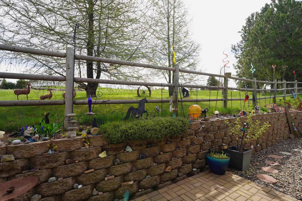 Photo of 515 NW Aspen Ct, Pullman, WA 99163 (MLS # 292956)
