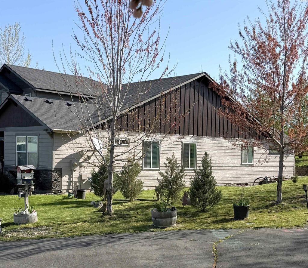 Photo of 515 NW Aspen Ct, Pullman, WA 99163 (MLS # 292956)