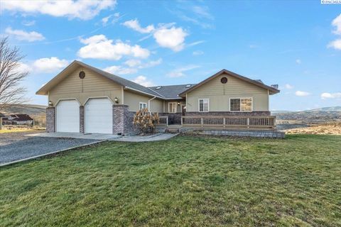 Photo of 531 Lucas Road, Yakima, WA 98901 (MLS # 287731)