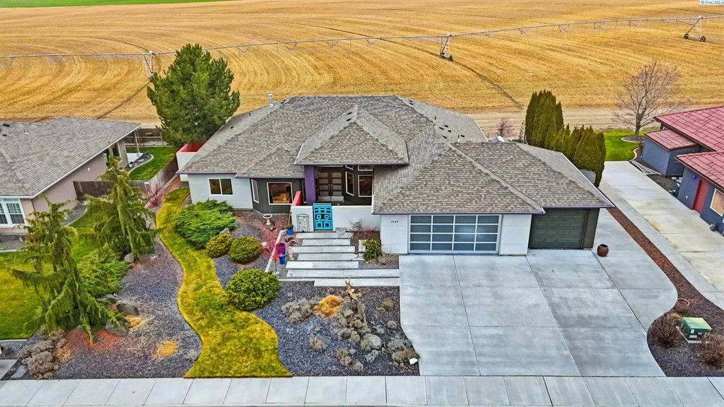 Photo of 1939 Sunshine Avenue, West Richland, WA 99353 (MLS # 290328)