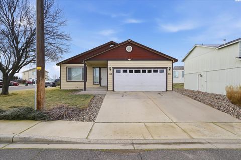 Photo of 108 Ela Loop, Grandview, WA 98930 (MLS # 290629)