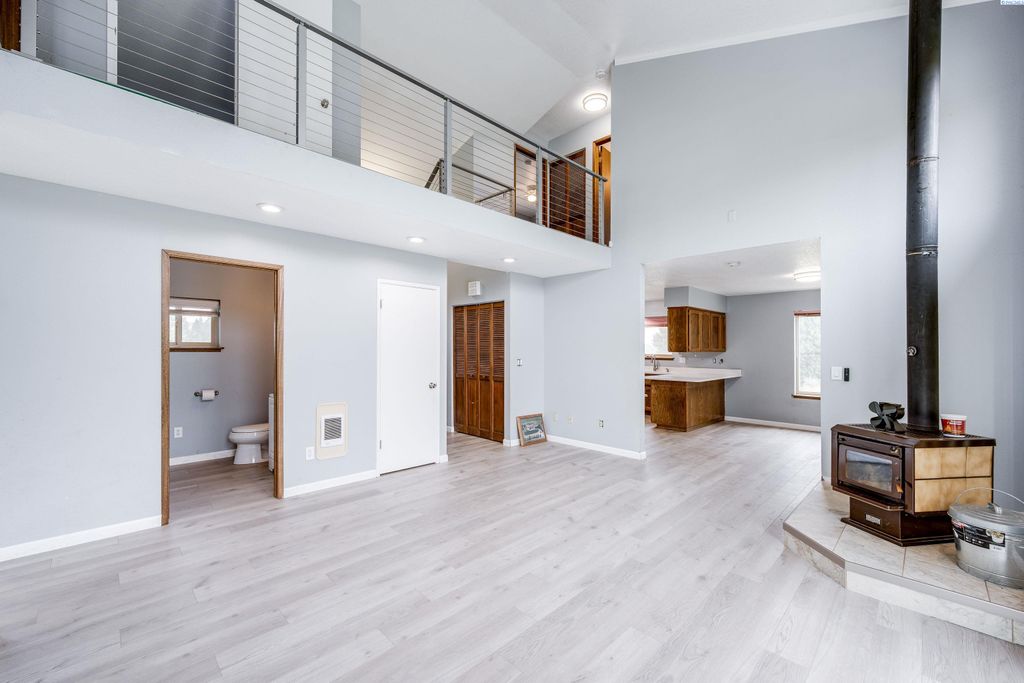 Photo of 1890 SE Johnson Avenue, Pullman, WA 99163 (MLS # 287022)