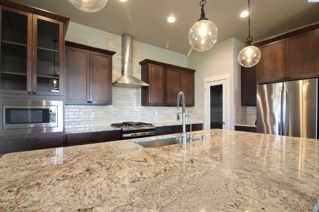 Photo of 396 Columbia Park Trail, Kennewick, WA 99352 (MLS # 287539)