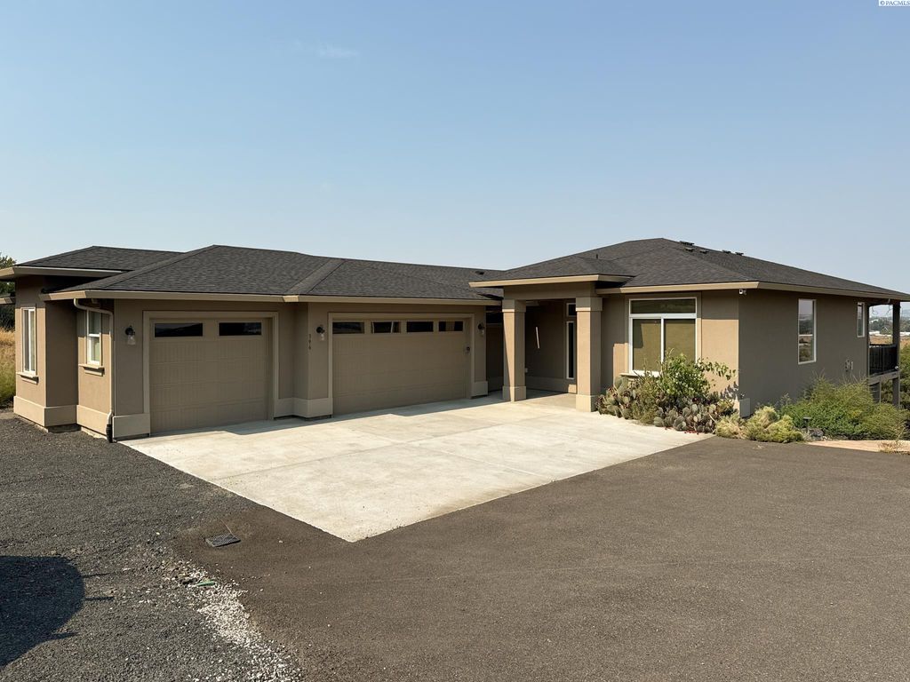 Photo of 396 Columbia Park Trail, Kennewick, WA 99352 (MLS # 287539)