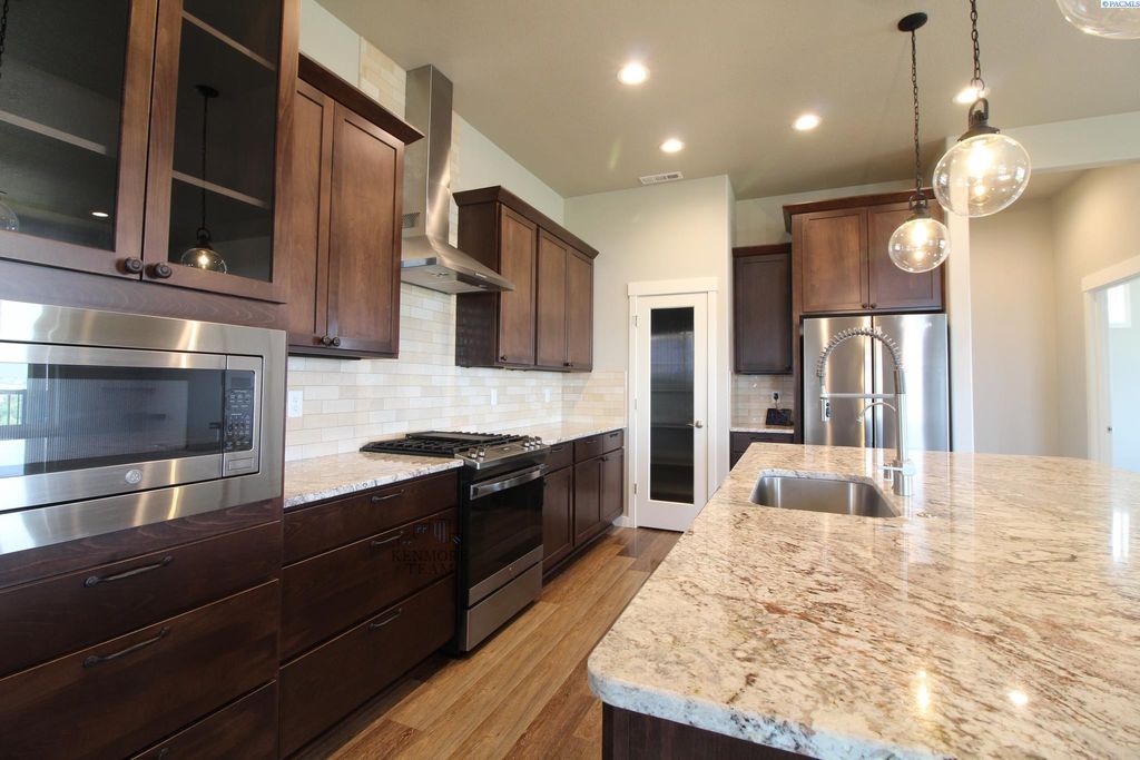 Photo of 396 Columbia Park Trail, Kennewick, WA 99352 (MLS # 287539)