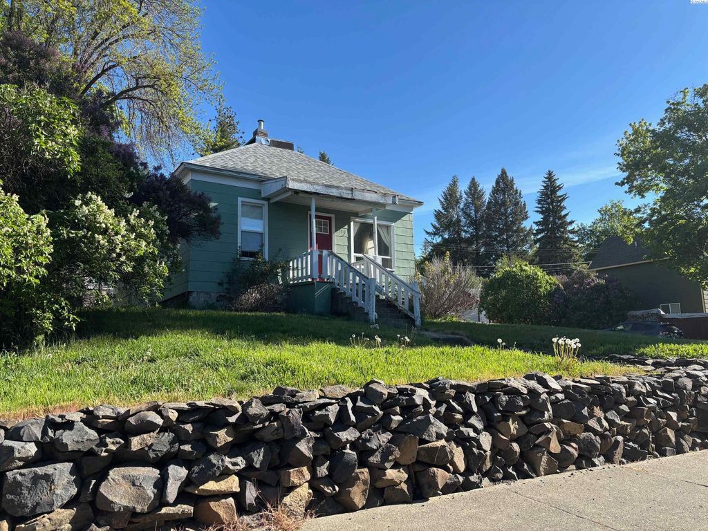 Photo of 130 E Mohr St, Palouse, WA 99161 (MLS # 284070)