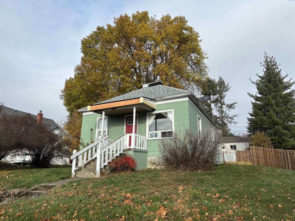 Photo of 130 E Mohr St, Palouse, WA 99161 (MLS # 284070)