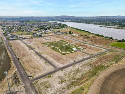 Photo of 8402 Axil Lane, Pasco, WA 99301 (MLS # 288353)