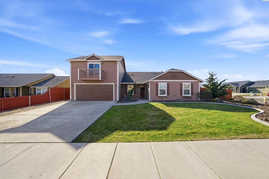 Photo of 6416 Three Rivers Dr, Pasco, WA 99301 (MLS # 290867)