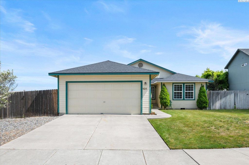 Photo of 101 S Van Buren Ct, Kennewick, WA 99336 (MLS # 292371)