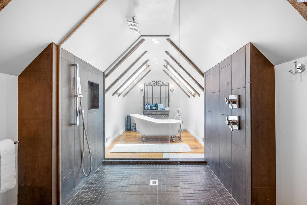 Photo of 218 W Dayton Ave, Dayton, WA 99328 (MLS # 292028)