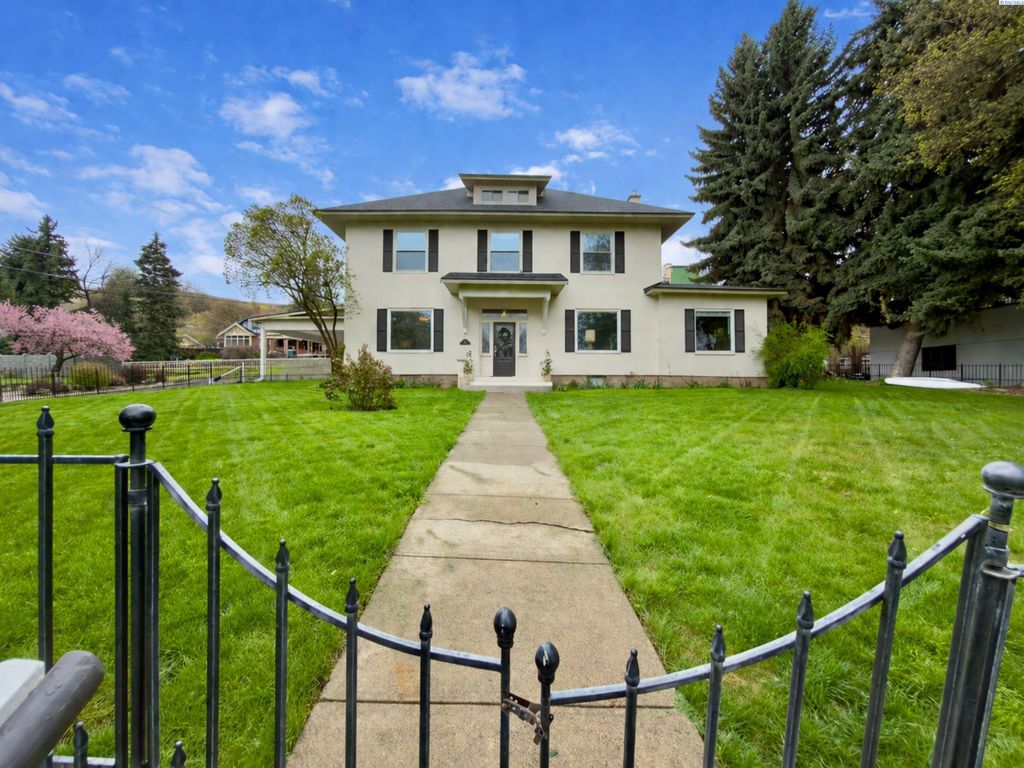 Photo of 208 E James Street, Colfax, WA 99111 (MLS # 292184)