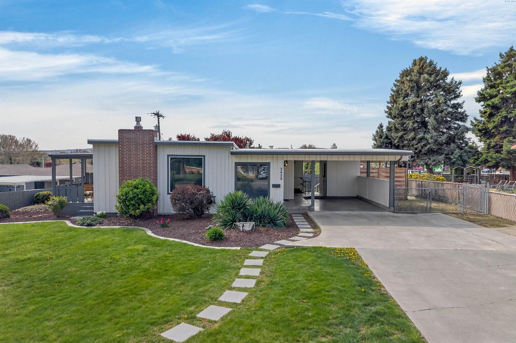 Photo of 2409 W Albany Avenue, Kennewick, WA 99336 (MLS # 291710)
