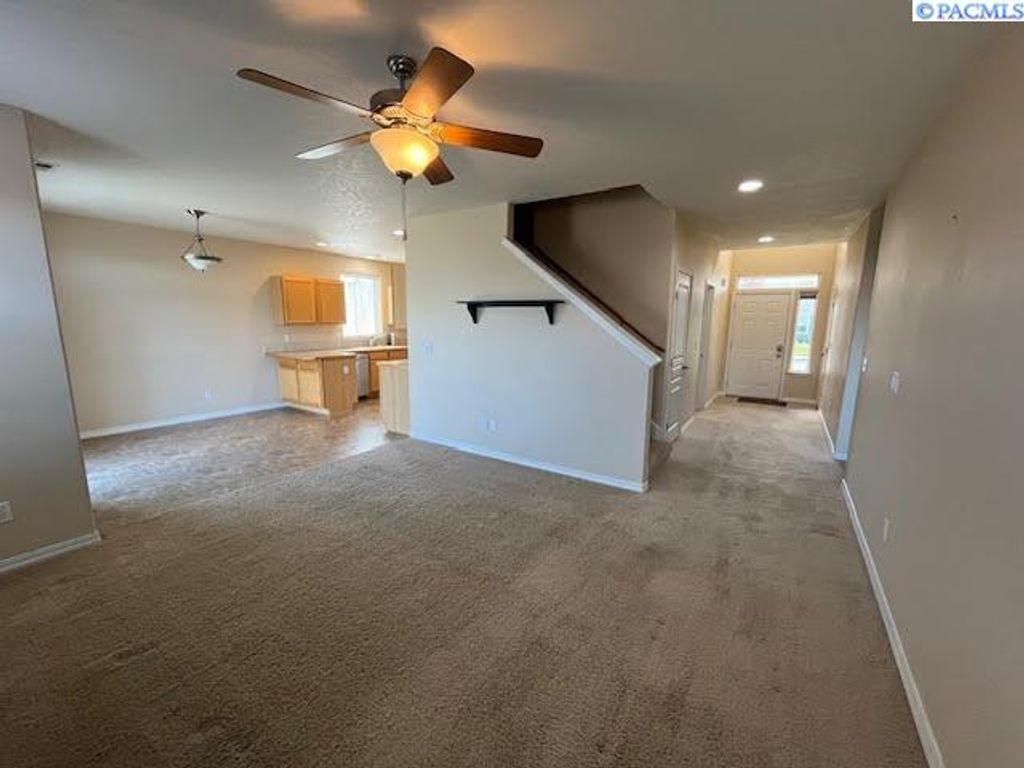 Photo of 5206 Spirea Dr, West Richland, WA 99352 (MLS # 290977)