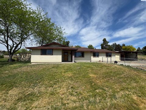 Photo of 342 Sole Rd, Selah, WA 98942 (MLS # 292841)